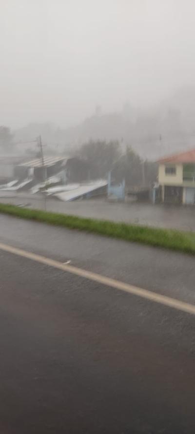 Fortes Chuvas causam estragos em Nova Laranjeiras (23/02)